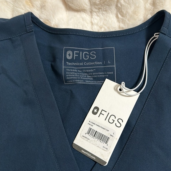 NWT FIGS Casma 3 pocket scrub top - Picture 2 of 3
